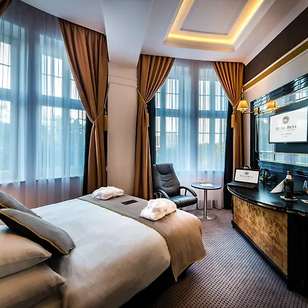 מלון Dana Business & Conference 4*